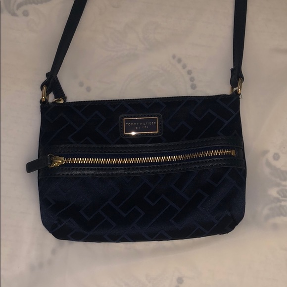 Tommy Hilfiger purse - Picture 2 of 5